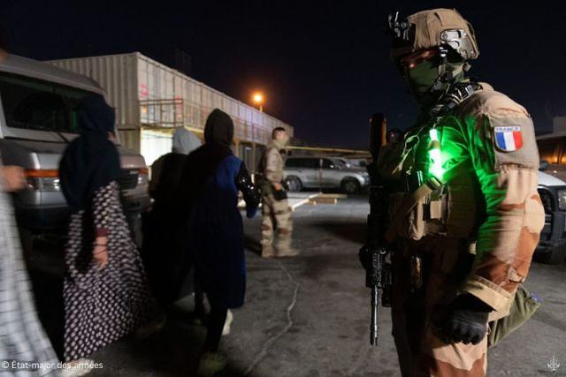 法军在阿富汗喀布尔机场。图源：人民视觉