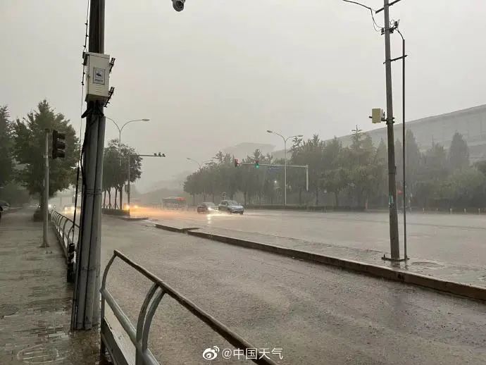 紧急提醒！黄色预警来袭！这些地方周末有暴雨→