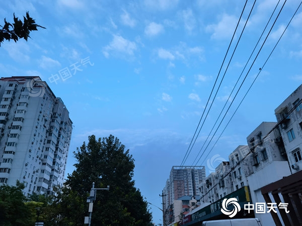 今晨北京局地能见度不佳 下午到明天上午仍将有雨水“上线”