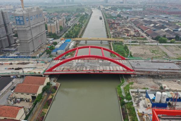连通徐汇华泾与闵行梅陇上海春申塘河上这座桥建设了4年多遭遇了什么