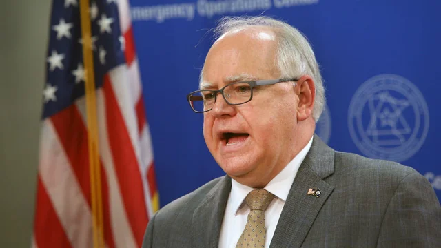 △图为明尼苏达州州长蒂姆·沃尔兹