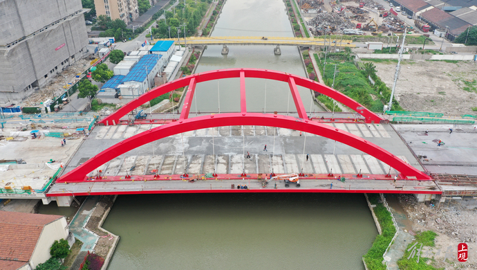 连通徐汇华泾与闵行梅陇上海春申塘河上这座桥建设了4年多遭遇了什么