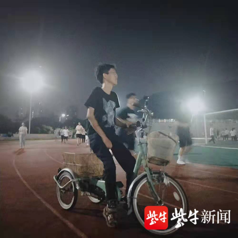 手动轮椅怎么打开坐着轮椅却“上天入海”的男孩被澳门科技大学录取：享受研究生生活_https://www.jmylbn.com_新闻资讯_第5张