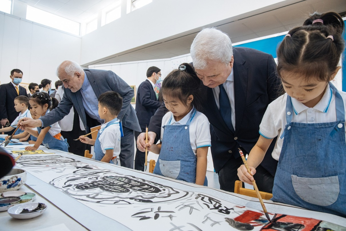 哈萨克斯坦驻华大使文化交流有助加深中哈相互信任