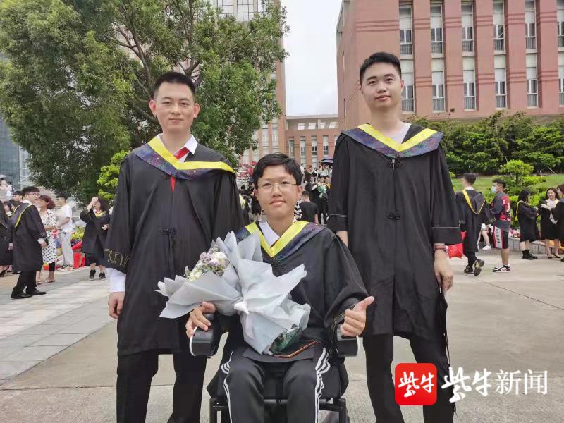 手动轮椅怎么打开坐着轮椅却“上天入海”的男孩被澳门科技大学录取：享受研究生生活_https://www.jmylbn.com_新闻资讯_第3张