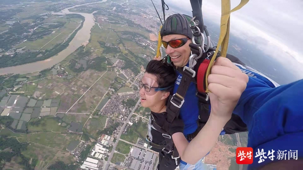 手动轮椅怎么打开坐着轮椅却“上天入海”的男孩被澳门科技大学录取：享受研究生生活_https://www.jmylbn.com_新闻资讯_第4张