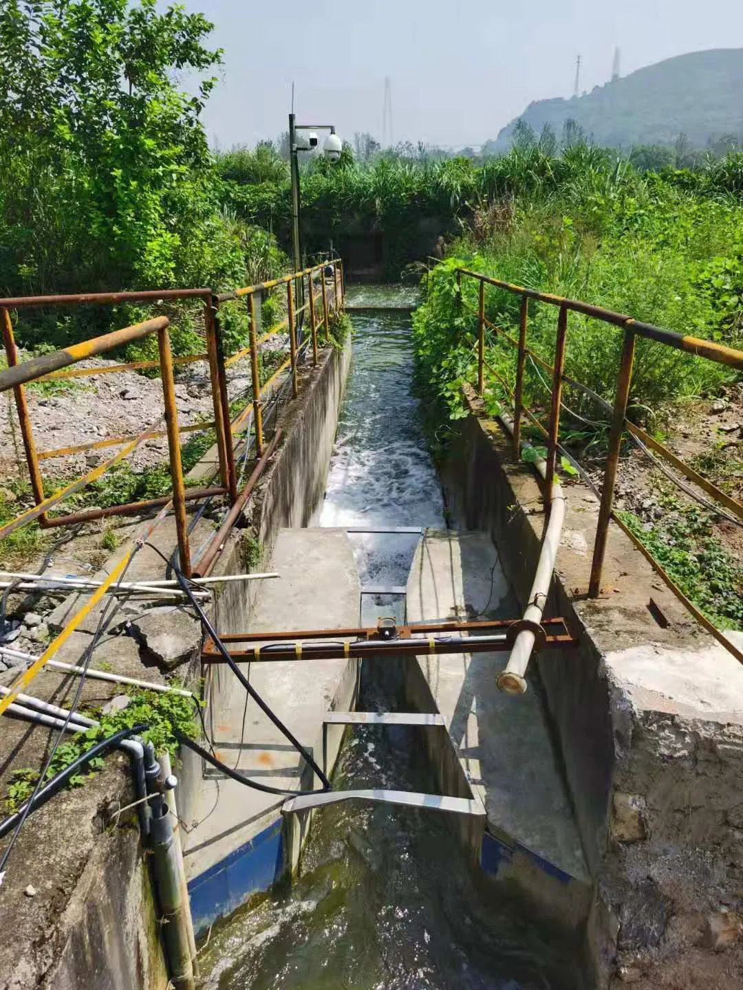 图为丰山铜矿尾矿库排水沟.王飞/摄