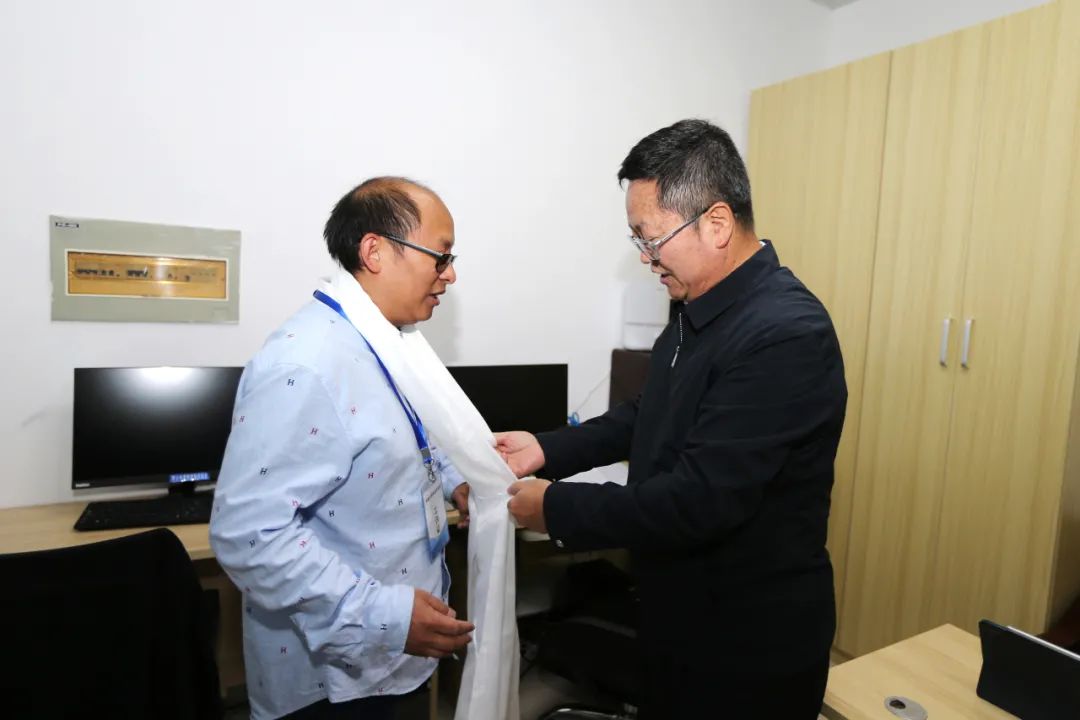 校园快讯尼玛次仁纪建洲带队开展教师节走访慰问活动