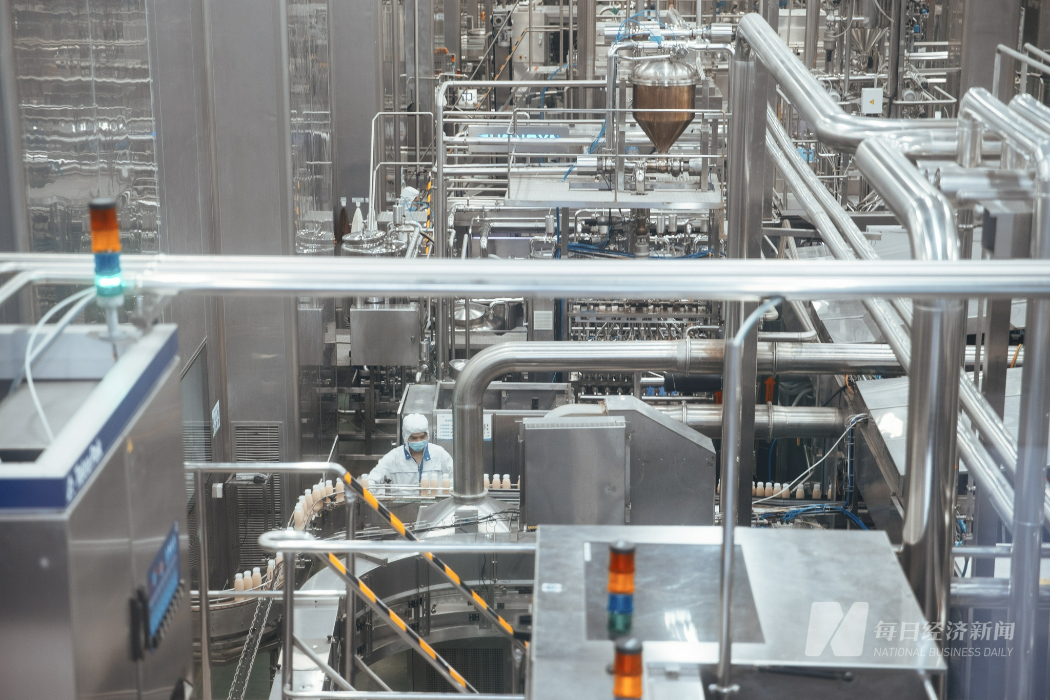 养奶牛是畜牧业碳排放大户新乳业产业链多个环节减碳