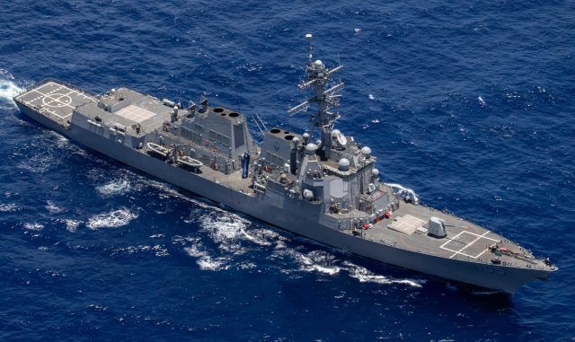 “杜威”号驱逐舰2021年6月穿越太平洋时的图片