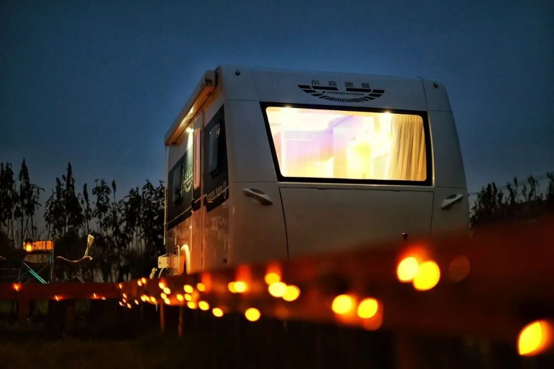 0 ! 柘林镇迎龙村的夜晚很fashion!|房车_新浪财经_新浪网