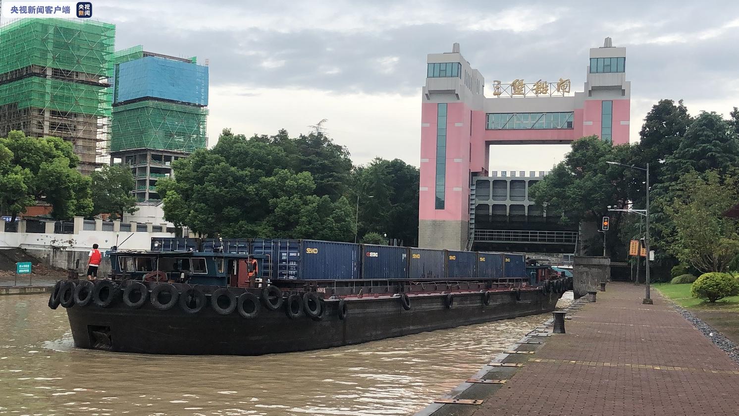 浙江杭州交通港航启动防台IV级响应 全力疏散钱塘江沿线待闸船舶