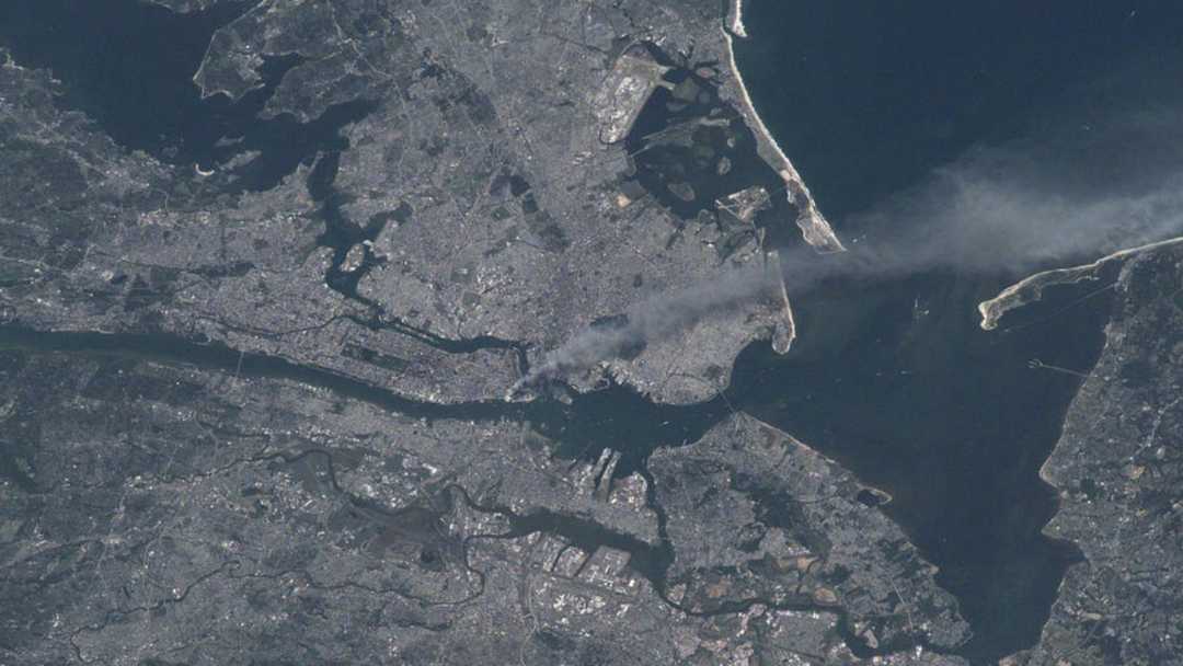NASA公布911事件卫星图像，太空可见曼哈顿滚滚浓烟