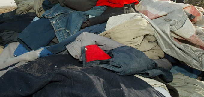 回收箱内的旧衣服去哪了简单清洁后就卖掉利润很高