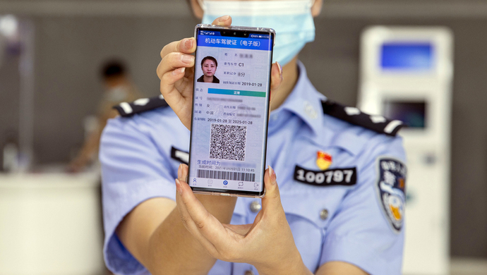 上海推广电子亮证快3年了这些办事地方为何依然不认电子证照