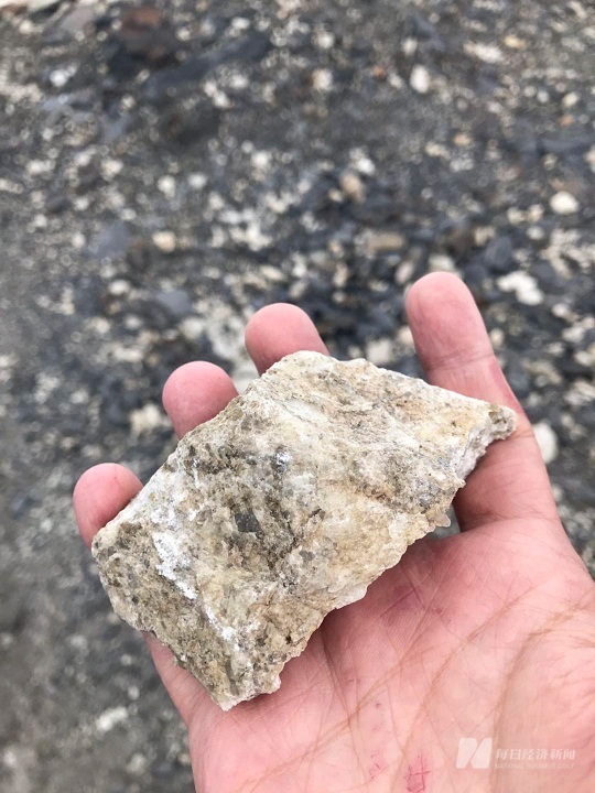 锂辉石 图片来源:每经记者 胥帅 摄