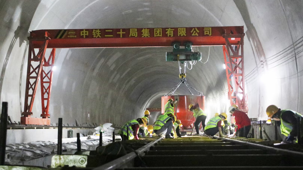 重庆铁路枢纽东环线全线最长隧道樵坪山隧道顺利贯通