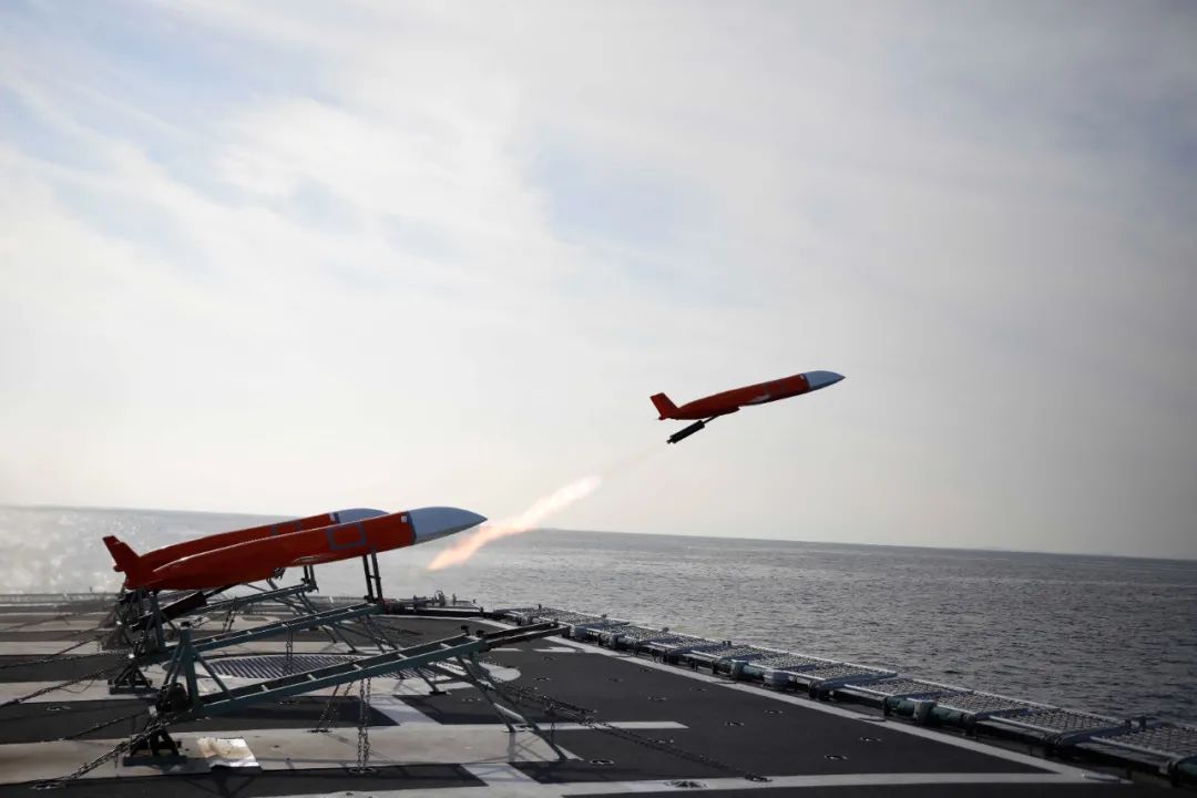 鱼雷攻击等多科目海上训练支援他舰损害管制,防核生化圆满完成主炮对