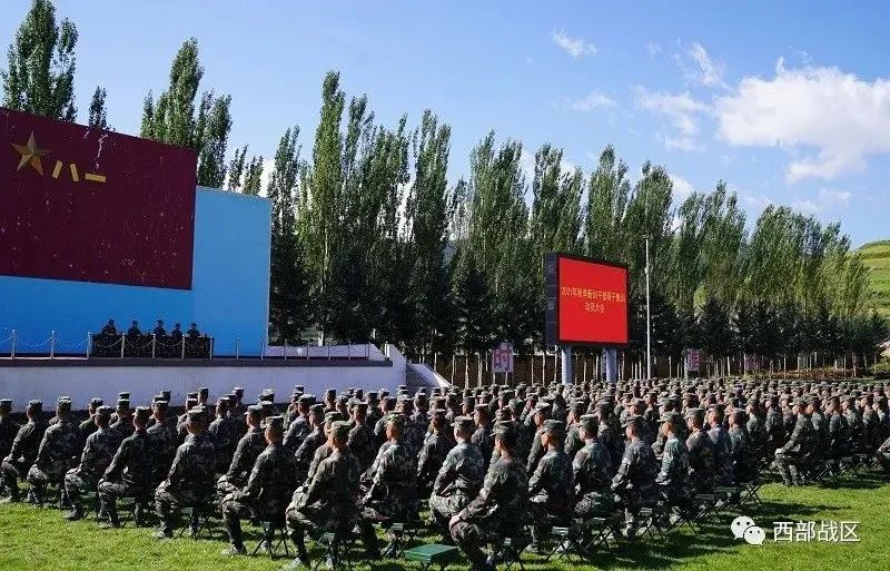 加钢淬火300多名新训干部骨干走进火箭军高原某训练团即将随着新兵入