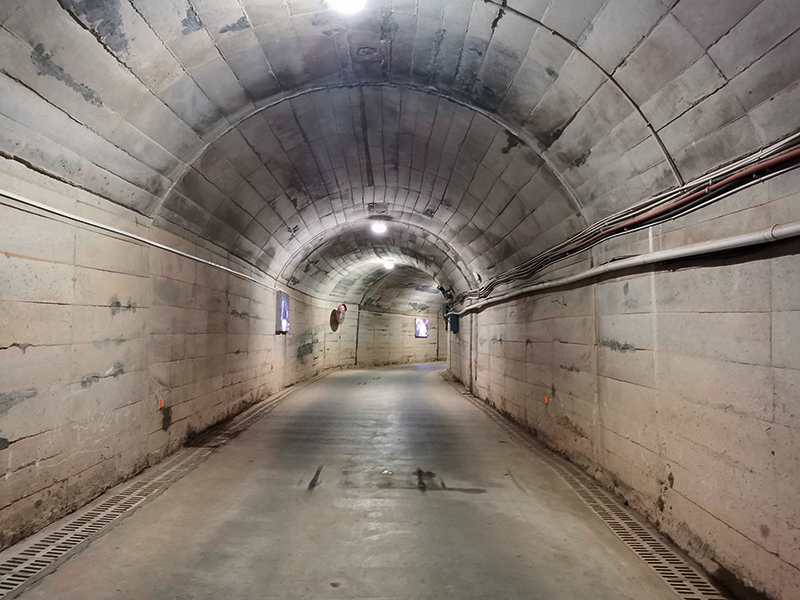 麻怀村农民凿穿大山,开通隧道(6月9日摄)段羡菊摄/本刊