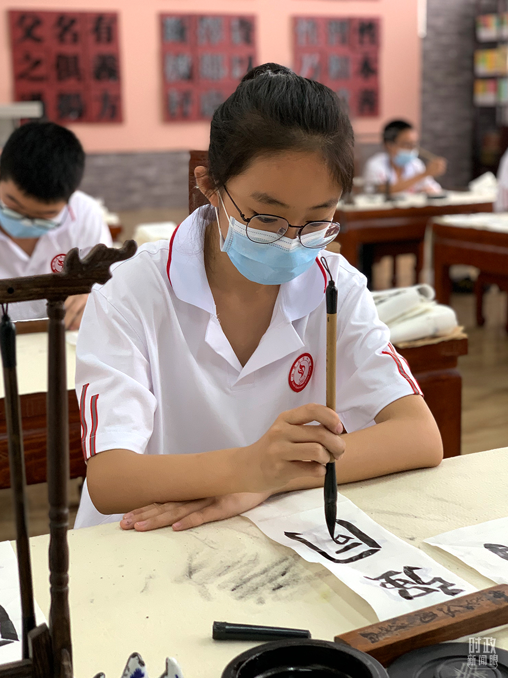 △绥德实验中学的书法课堂。(总台央视记者邢彬拍摄)