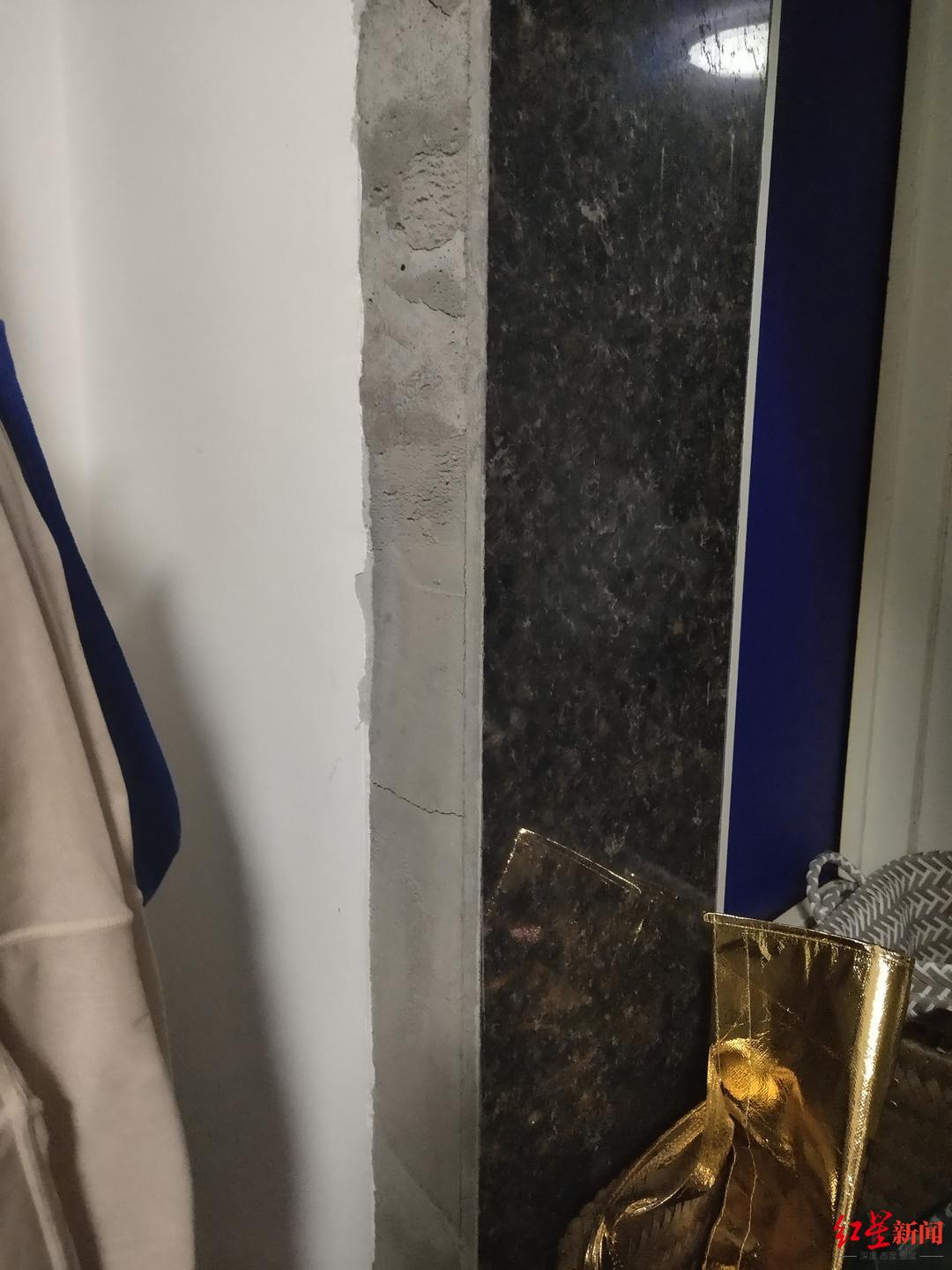 瓷砖被震掉