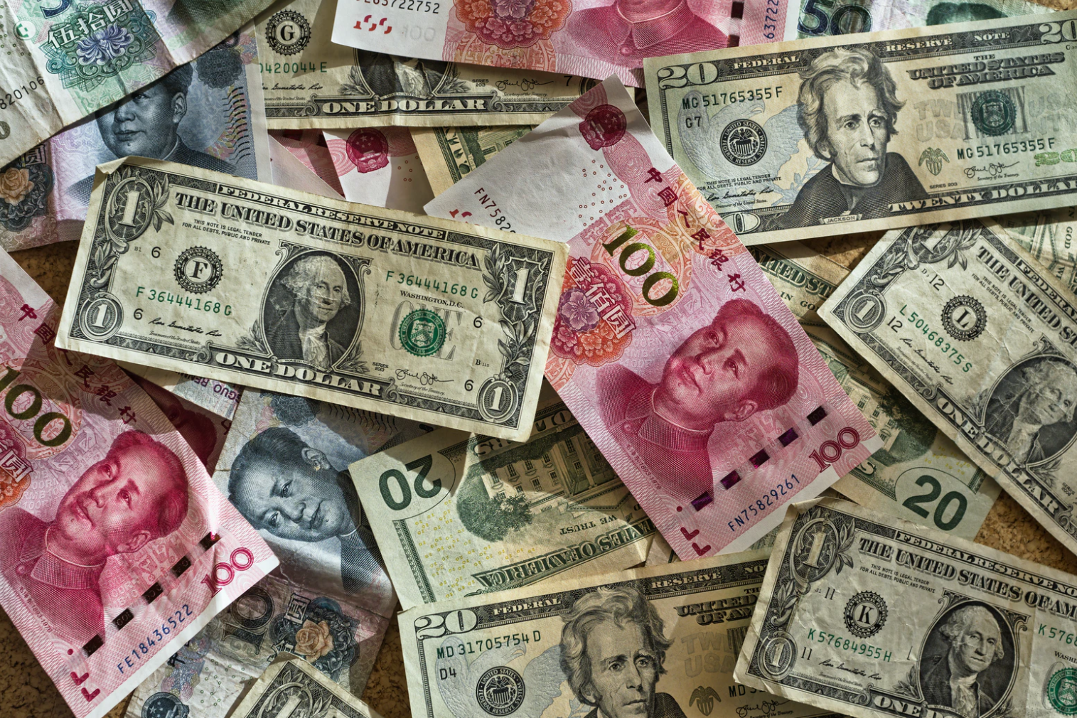 人民币与美元.