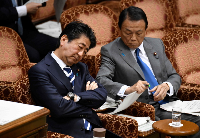 坐山观虎斗日本自民党总裁选举这两人才是幕后大佬