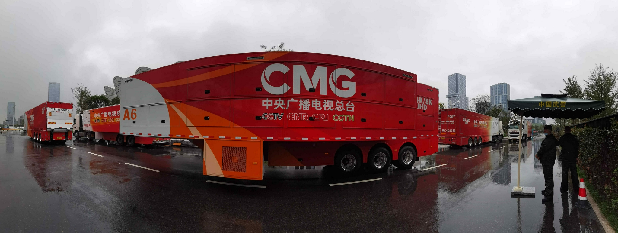 东京街头的中国红再现全运会独家探访三室一厅的总台8k转播车