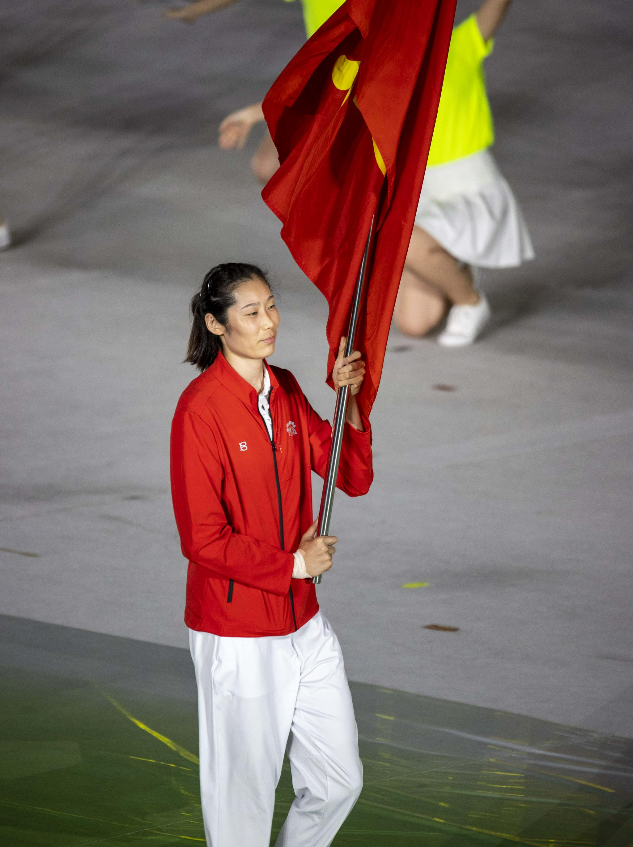 朱婷成为河南代表团旗手。