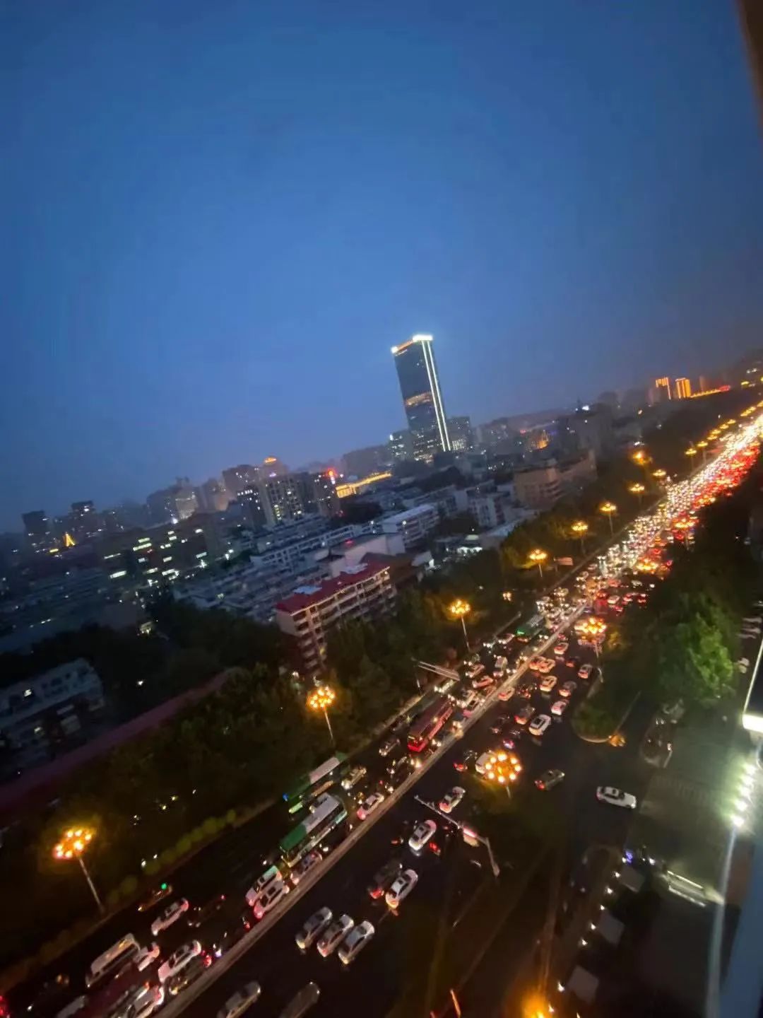 中秋假期前夜,石家庄堵得哟.