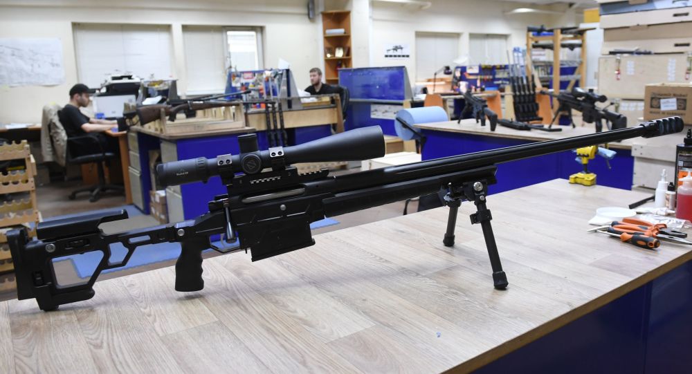 俄研制大口径远射程狙击步枪 精准击中2.5公里目标