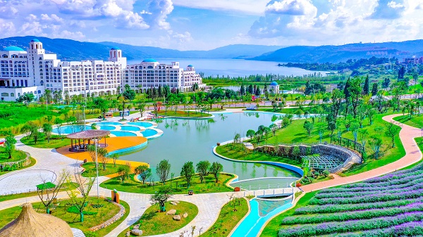图说:昆明阳宗海度假区金秋九月,丹桂飘香,恰逢2021华侨城文化旅游节"