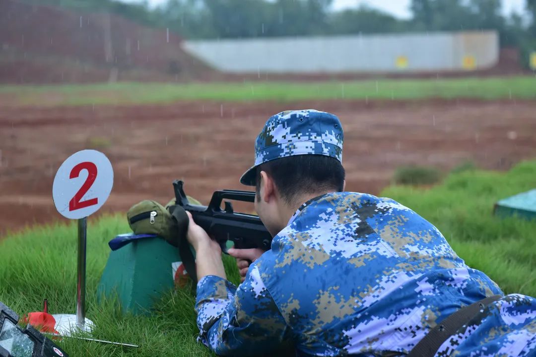 练为战南部战区海军机关组织实弹射击考核