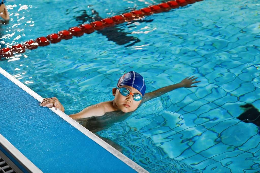 展泳者风采庆中秋佳节虹桥赛区举行夏季游泳开放场所达标赛