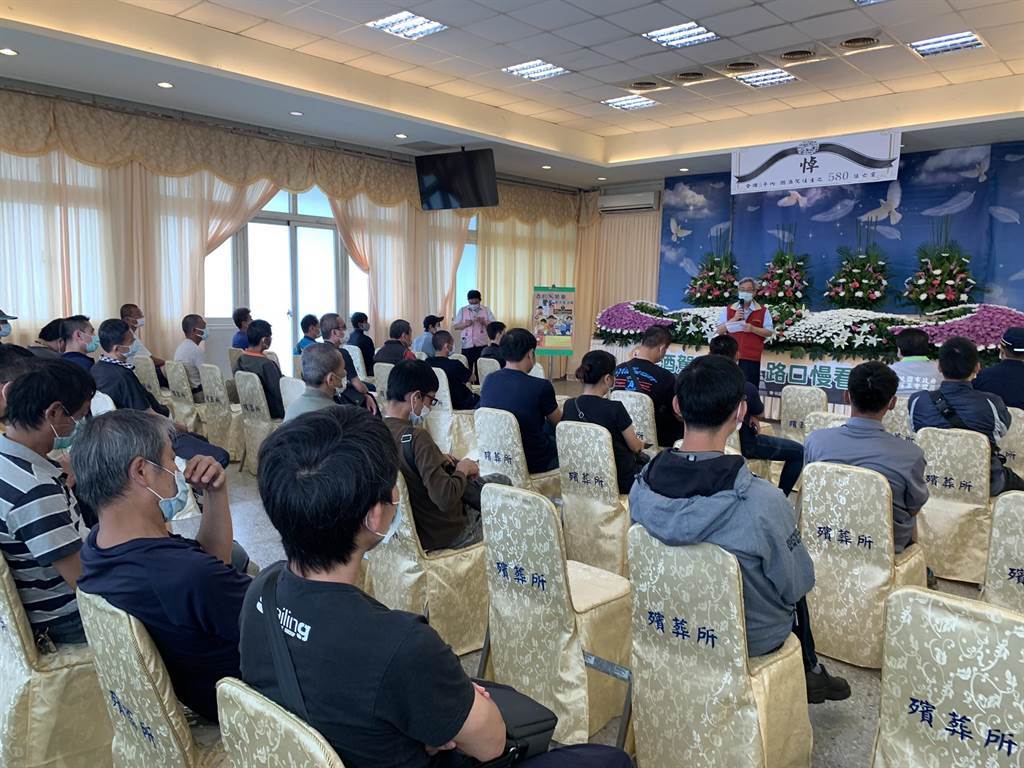 台湾殡仪馆举行遗体告别仪式(资料图).图自台湾"中时新闻网"