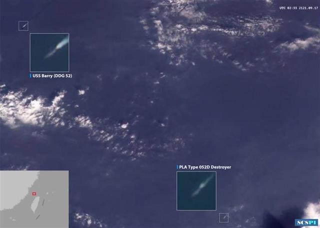 卫星图像在“巴里”号东南方海域发现一艘中国海军052D型驱逐舰，正在跟踪警戒。（中时新闻网报道截图）