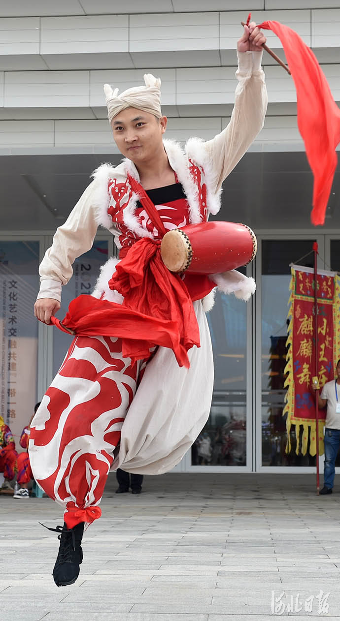 安塞腰鼓舞起来