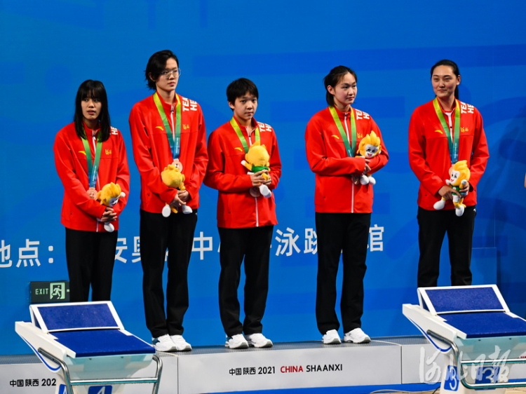 游泳开赛河北女将首日摘铜