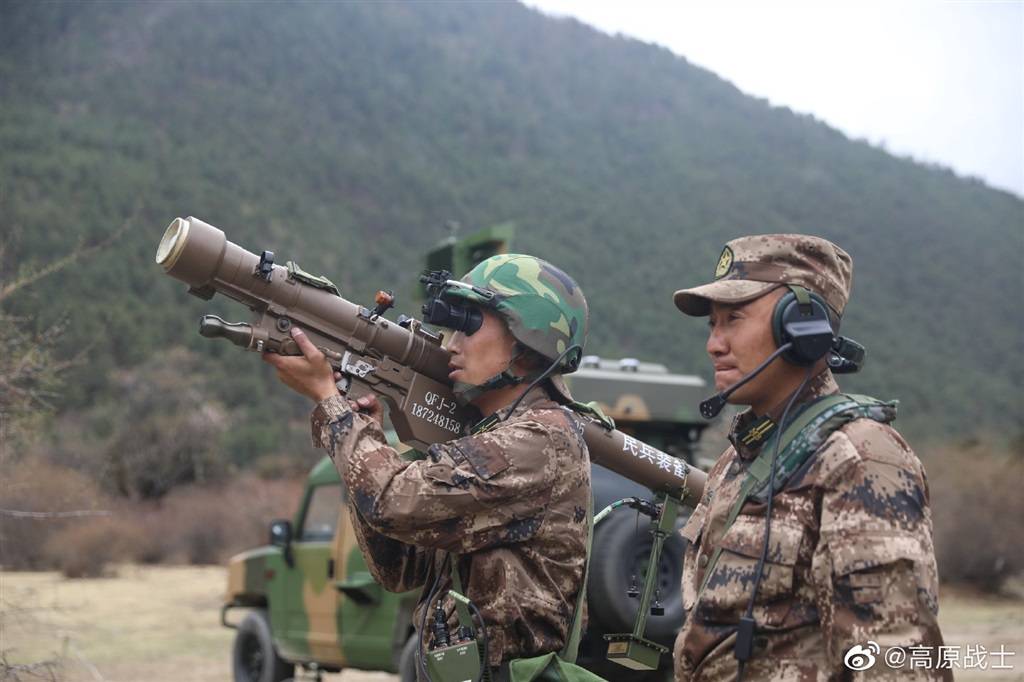 资料图：西藏林芝军分区民兵训练中使用的前卫-2便携式防空导弹 来源：高原战士