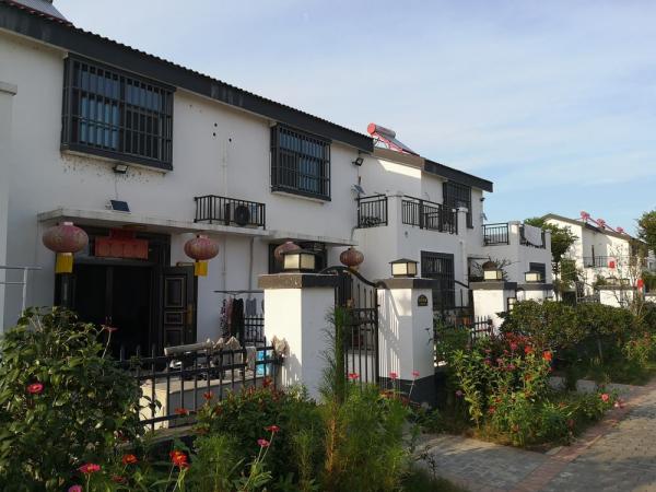 得益于灌南县大力推进的改善农民群众住房条件工作与新型农村社区建设