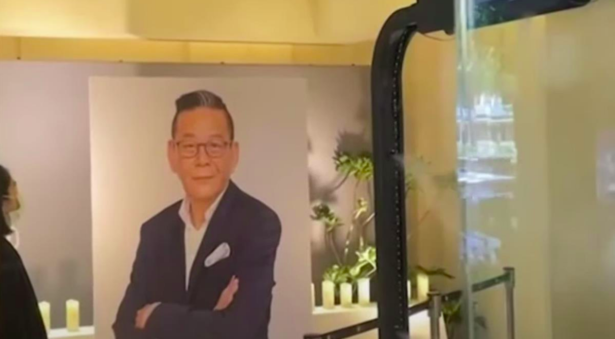 台湾艺人龙劭华 头七 通灵师 借机吹捧 他的鬼魂感谢蔡英文 龙劭华 江嘉叶 新浪新闻