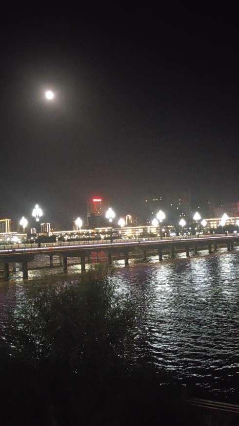 我给月亮拍个照河南洛阳宜阳