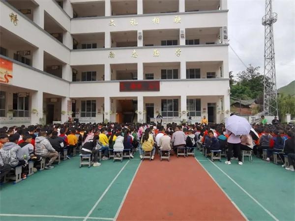 怒江州兰坪县公安局啦井派出所开展交通森林防诈等法制进校园宣传活动