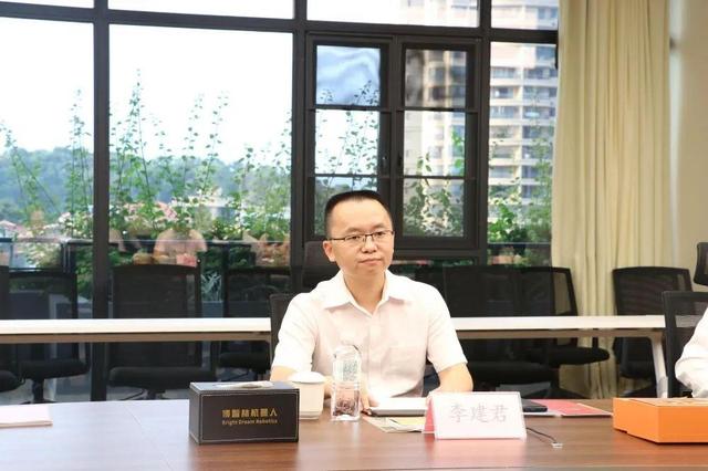 李建君说,都安是南宁乃至东盟的后花园,是河池市的副中心城市.