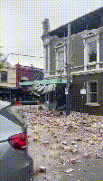 墨尔本市教堂街上的建筑物受损严重（图源：推特）
