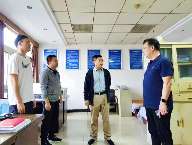 李松涛检查节日值班和地质灾害防治等工作