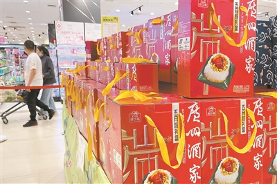 商超上架的广州酒家食品。图/视觉中国