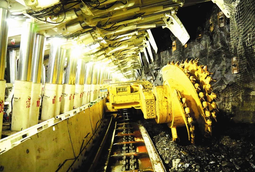 在大柳塔煤矿,基于5g网络的高级智能化综采工作面已运行两个多月,自动