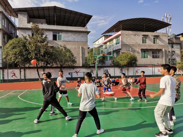 江油中学,江油职中,长城实验学校为布拖班学生举办了中秋节庆祝活动